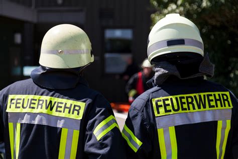 Eisenberg Kurioser Feuerwehreinsatz Wegen Fliegen Am Fenster