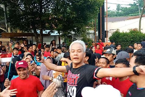 Ganjar Lari Pagi Di Alun Alun Kota Serang Diteriaki Presiden