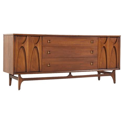 Broyhill Brasilia Sculpted Walnut Nine Drawer Dresser Or Credenza At 1stdibs Broyhill Brasilia