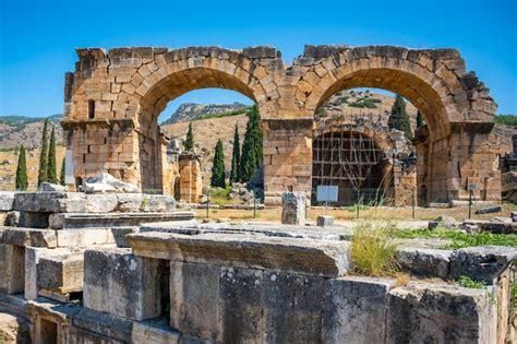 Premium Photo Ruins In Ancient City Of Hierapolis Pamukkale Turkey