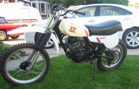 1980 Yamaha TT 250 Moto ZombDrive