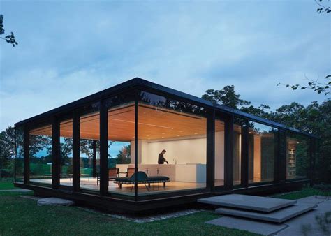 Prefab House Made Of Glass Is The Ideal Weekend Retreat Stahlrahmen Haus Fassade Haus