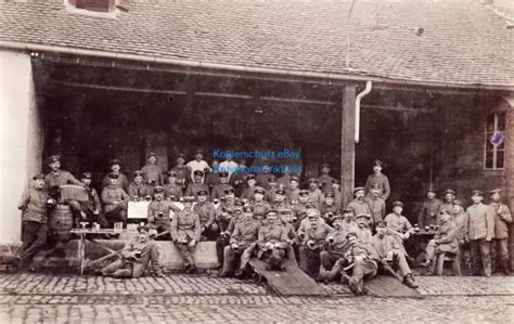 FOTO AK GRUPPENFOTO SOLDATEN Beim Bier Trinken EUR 3 00 PicClick DE