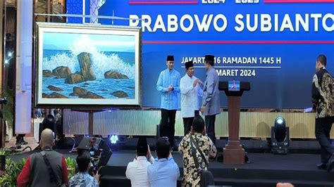 Foto Sby Beri Hadiah Lukisan Standing Firm Like Rocks Ke Prabowo