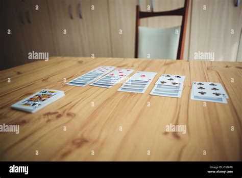 Cartas Sobre La Mesa Fotograf As E Im Genes De Alta Resoluci N Alamy