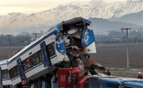 Dos Muertos Y 9 Heridos En Choque Frontal De Trenes En Chile