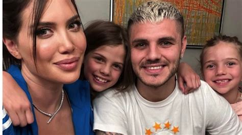 Aslan ın Golcüsü Icardi Şarkıcı Eşi Wanda Nara ya Klipte Eşlik Ediyor