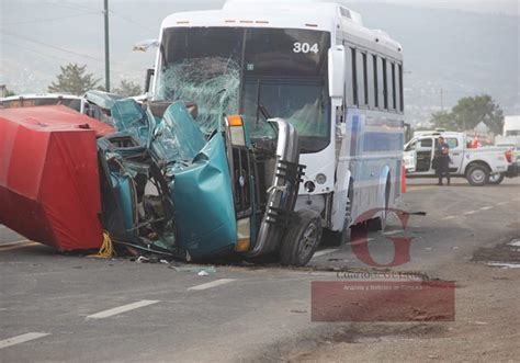 Trágico Accidente En Tlaxco Dos Muertos Y Al Menos Dos Heridos En Colisión Entre Camioneta Y