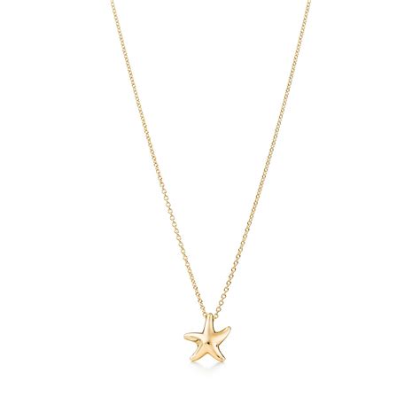 Elsa Peretti® Starfish pendant in 18k gold, 12mm. | Tiffany & Co.