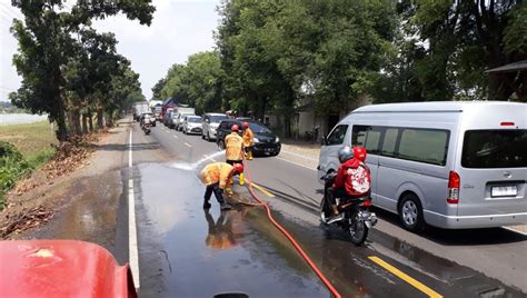 Oli Berceceran Di Jalur Pantura Pajarakan Pemotor Terjatuh PANTURA7