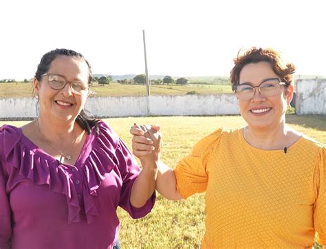 Tainá Veiga cumpre promessa e anuncia candidata de Lagoa da Canoa