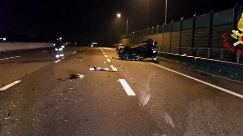 Grave Incidente Nella Notte In Autostrada Scontro Tra Tre Auto