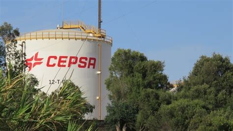 Cepsa Invertir Millones De Euros En La Refiner A De La Bah A De