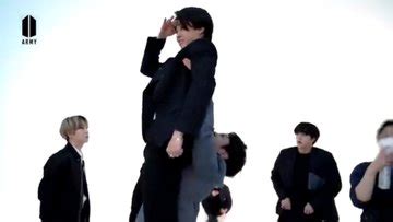 Jikook Pics On Twitter Jungkook Lifting Jimin In Different Ways