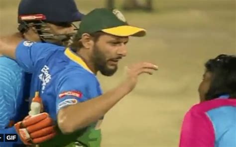 Watch Shahid Afridi Gets Into A Weird Situation With Umpire In Llc