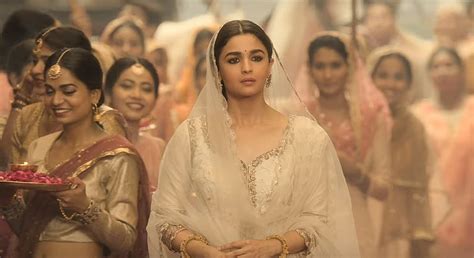 Alia Bhatt Madhuri Dixit KALANK Movie Song Pic 10 : kalank - photo 60 ...