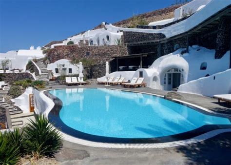 6 BEST CAVE HOTELS in Santorini - Oia, Fira, Firostefani, Imerovigli