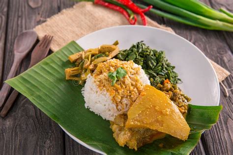 Nasi Padang Indonesian Food Stock Image - Image of milk, leaf: 122955673