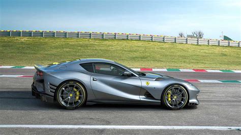 Le Moteur V12 De La Ferrari 812 Superfast Versione Speciale Est Le Plus