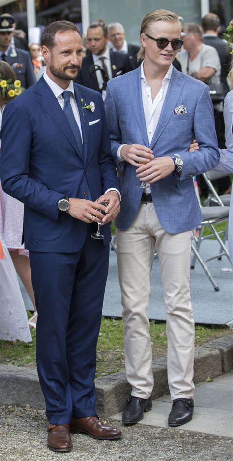 Photo Le Prince Haakon De Norv Ge Et Son Beau Fils Marius Borg Hoiby