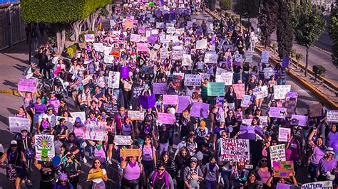 Contra violencia acoso y criminalización marchan miles de mujeres en