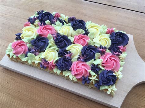 Floral Traybake Cupcakes Cupcake Cakes Decorated Cakes Mum Cake