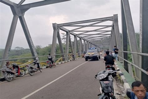 Selfie Di Atas Jembatan Ibu Dan Anak Hilang Terbawa Arus Sungai Di Cianjur