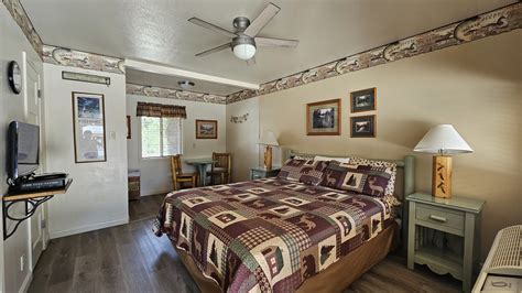 Room No. 3 - Sequoia Lodge