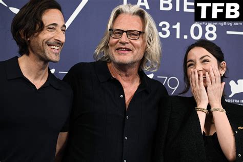 Ana De Armas Poses At A Photocall For Blonde In Venice Fappening