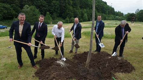 Aue Bad Schlema Symbolischer Spatenstich Im Kurpark Gabot De