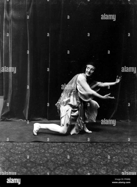 Isadora Duncan 1877 1927 Namerican Dancer Photographed By Arnold