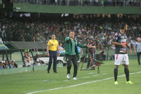 Rodrigão estava p da vida diz técnico do Coritiba