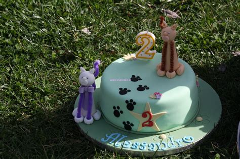 Gatto Con Torta Di Compleanno