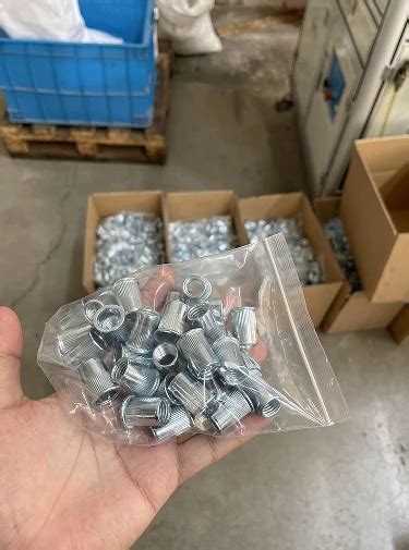 New Design Aluminum Rivet Nut Reduce Head Round Body Plain Rivet Nuts