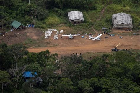 Yanomami Sotto Attacco Come I Garimpeiros Stanno Devastando La Pi