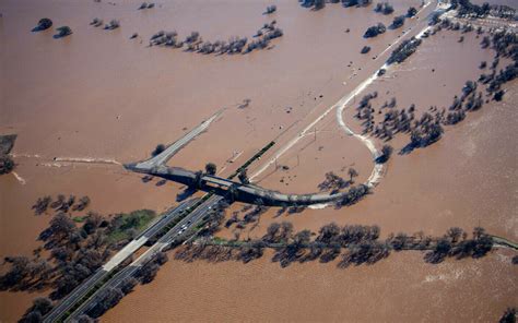 Statul California Lovit De Inunda Ii Catastrofale Fenomenele Meteo