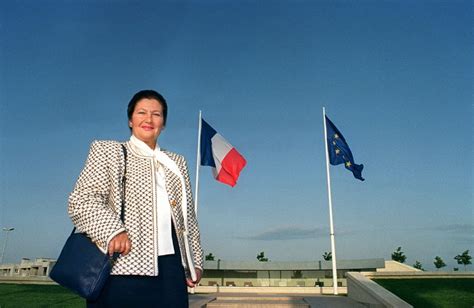 Simone Veil Est Lue Pr Sidente Du Parlement Europ En Vid O Dailymotion