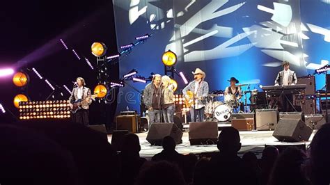 Dwight Yoakam Steve Earle Y Lucinda Williams Foto Editorial Imagen