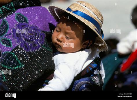 Tarahumara Indians Hi Res Stock Photography And Images Alamy