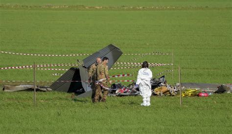 Ngeri Dua Pesawat Militer Italia Tabrakan Fatal Di Udara Salah