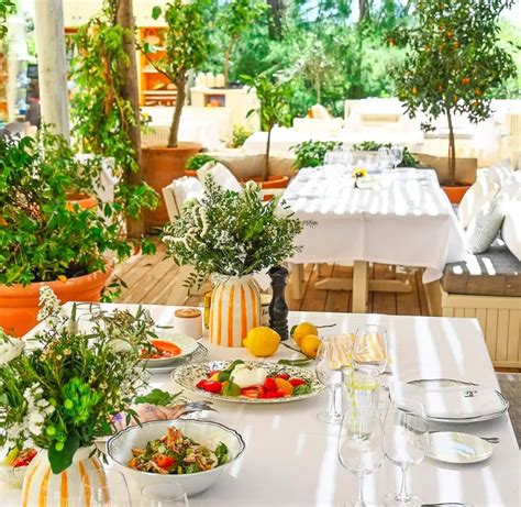 Saint Tropez Adresses D Co Plages Et Restaurants Artofit