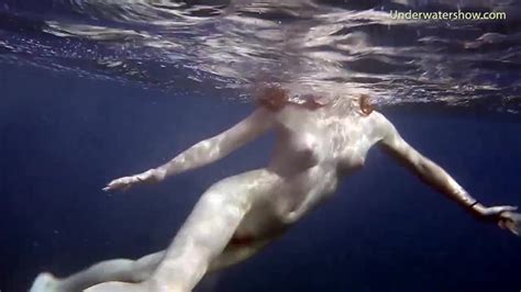 Swimming Gracefully Naked Underwater Video Porno Gratis YouPorn