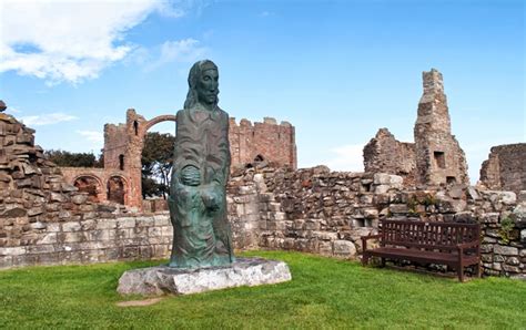 In pictures: The ruins of Lindisfarne Priory – On the Luce travel blog