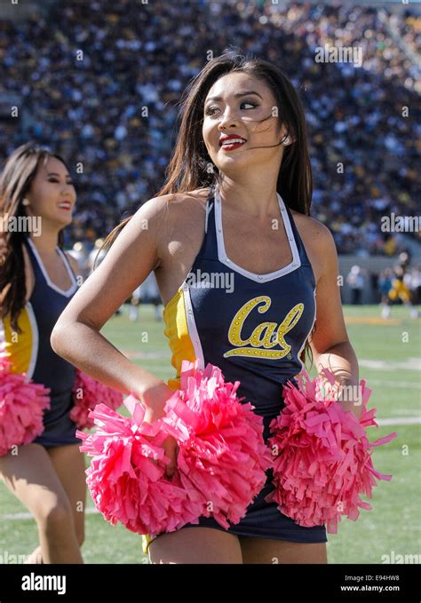 Berkeley Usa Ca 18th Oct 2014 California Cheerleaders During Ncaa