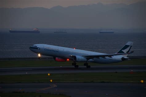 Cathay Pacific Airbus A B Hlm Taking Off Chubu Cent Flickr