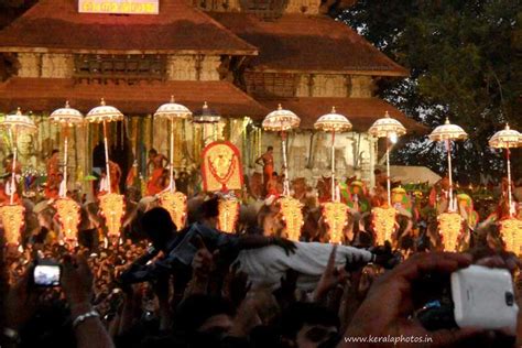 Thrissur Pooram Kudamattam - Kerala Festivals - Kerala Photos - Kerala