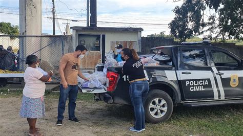 Solidariedade Policiais entregam 100 cestas básicas para famílias