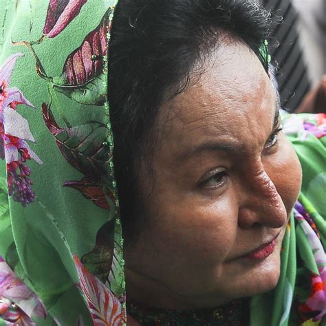 Rosmah Mansor Wife Of Malaysian Ex Pm Najib Razak Shows Up For Graft