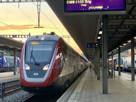 Sbb Ic Rabde Als Ic Nach Brig Am Im Bahnhof Spiez