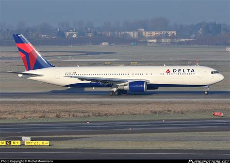 N Dz Delta Air Lines Boeing Er Photo By Michel Mourmans Id